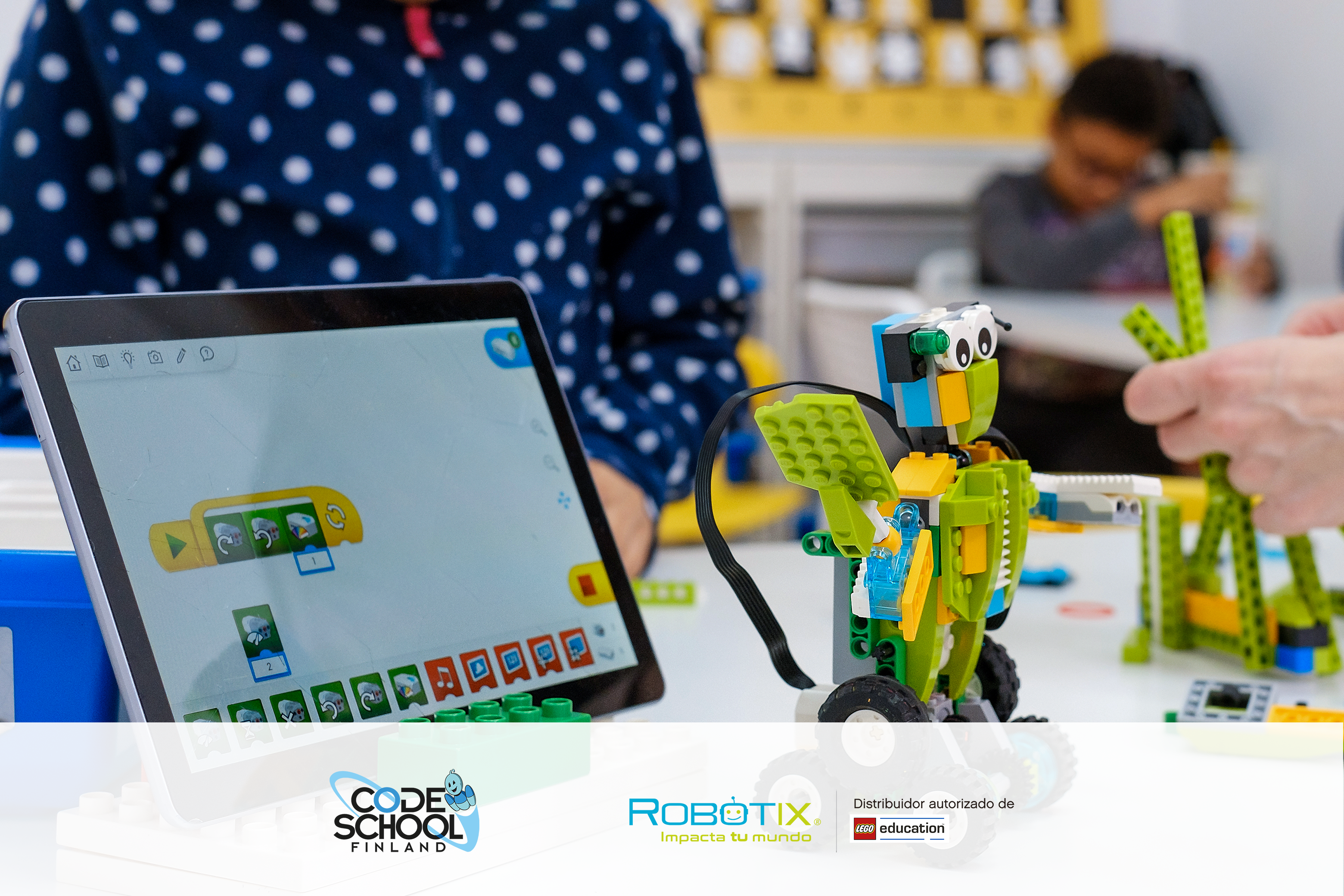 Code School Finland y Robotix